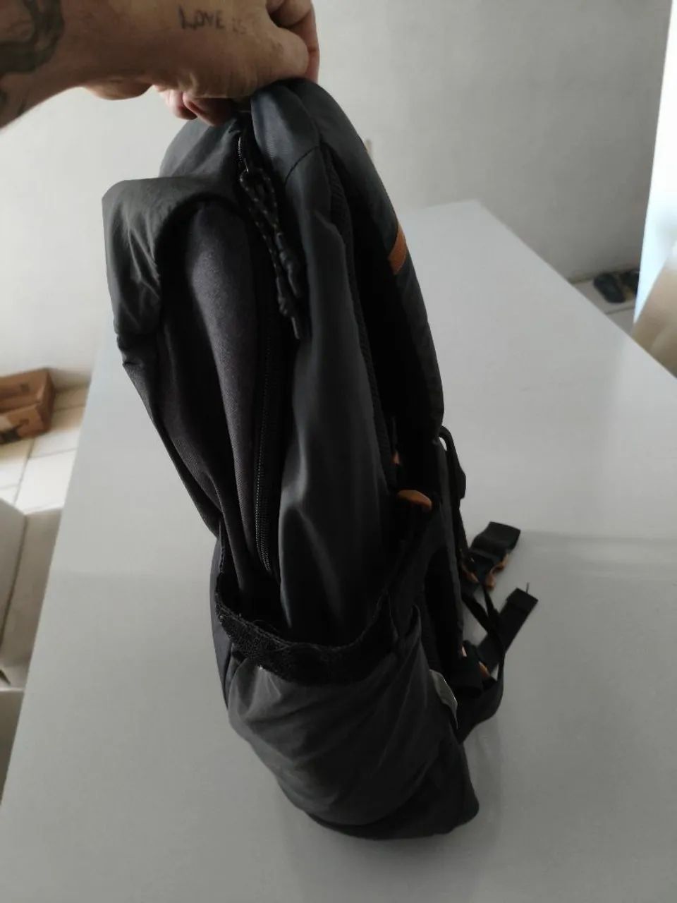 MOCHILA QUECHUA 30L SEMI NOVA - Foto 4