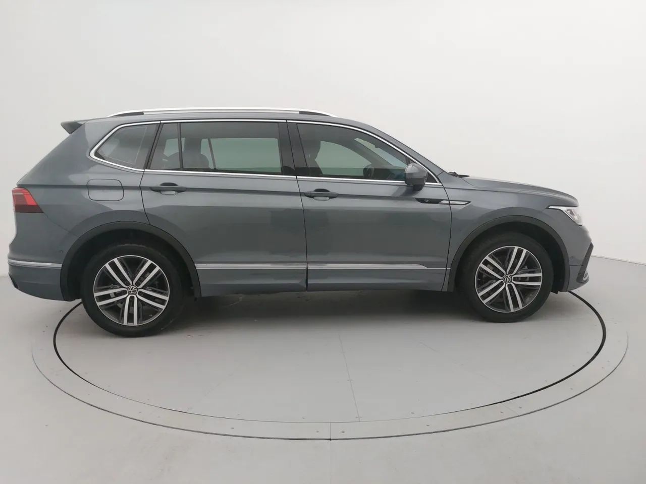 Volkswagen Tiguan Allspac R-Line 300 TSI 2.0, foto 6 de 18