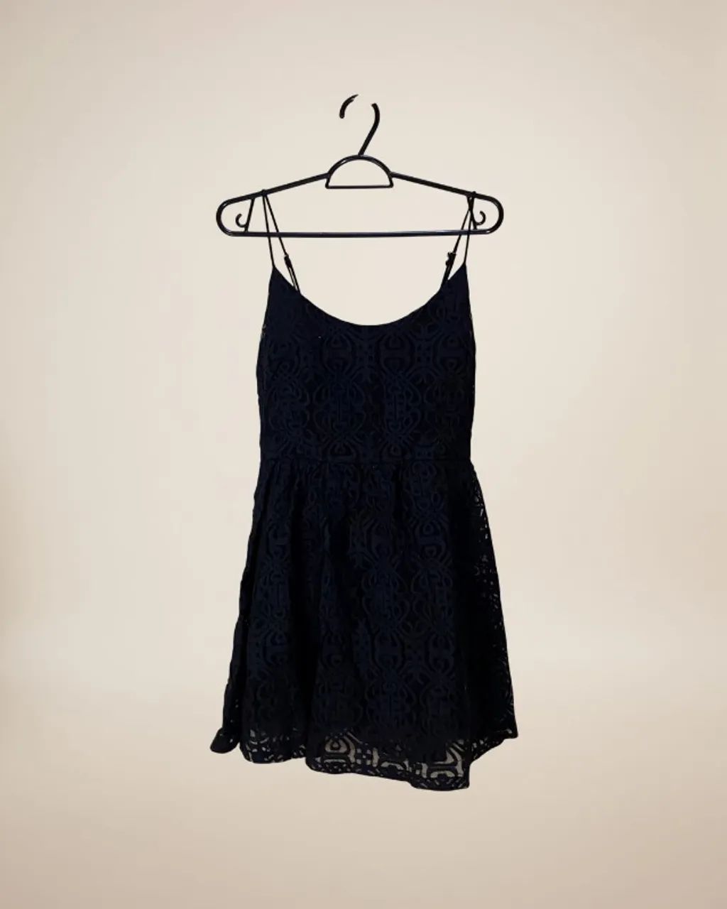 Vestido curto renda preta tam G - Foto 4