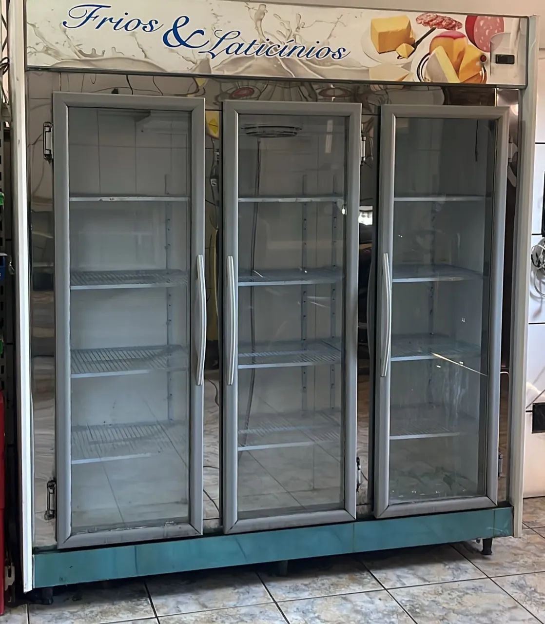 Expositor auto serviço 