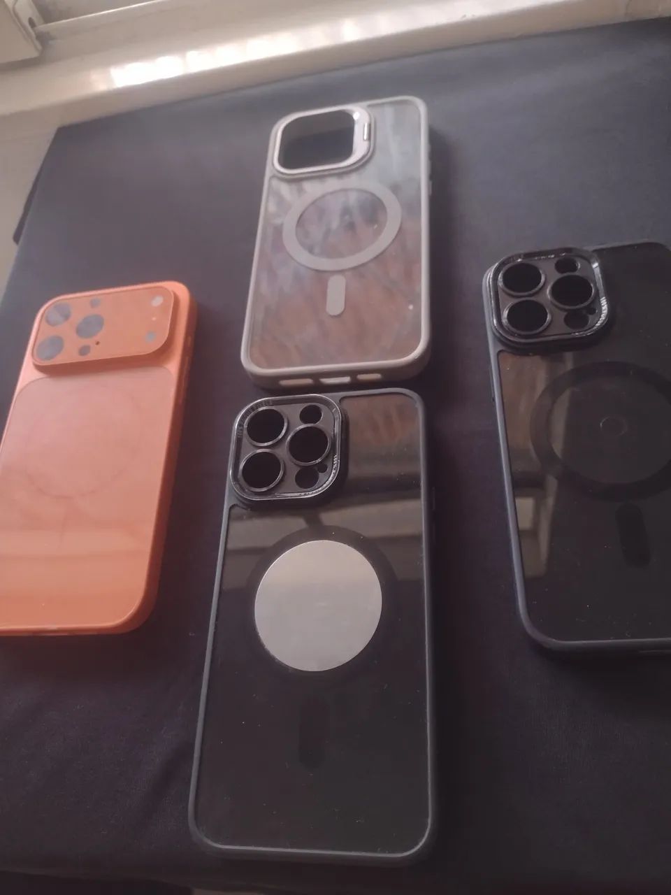 4 capinhas iPhone 15 e 17  - Foto 4