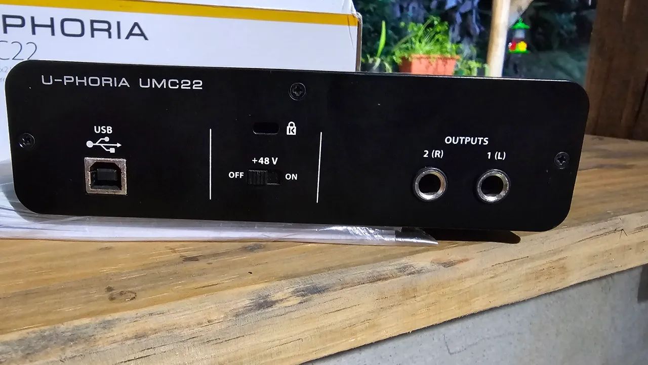 Interface de Áudio Behringer U-Phoria UMC22 - Foto 4