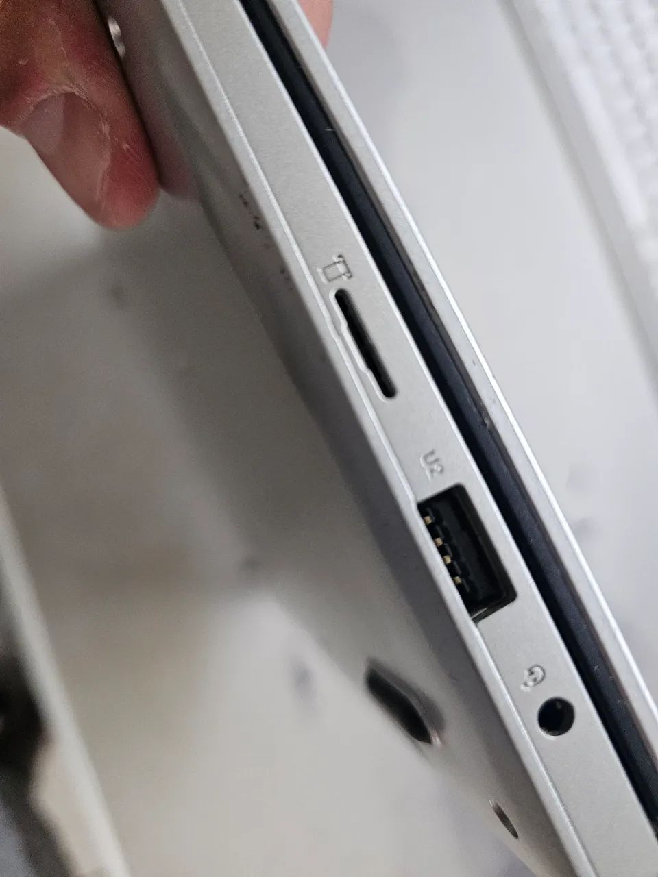 Notebook SEM HD e dobradiça ruim  - Foto 4