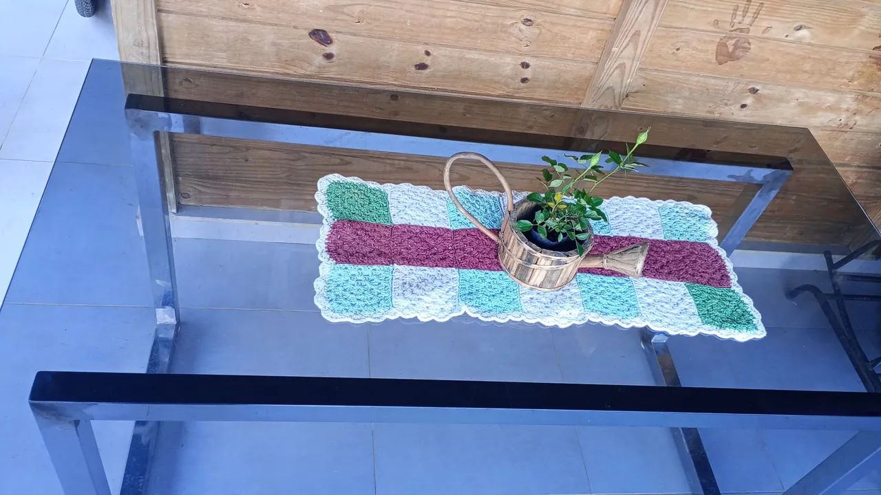 Vendo mesa com tampo de vidro. - Foto 3
