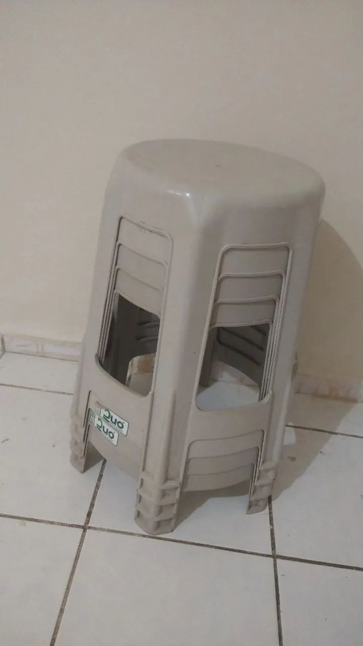 4 bancos semi novos