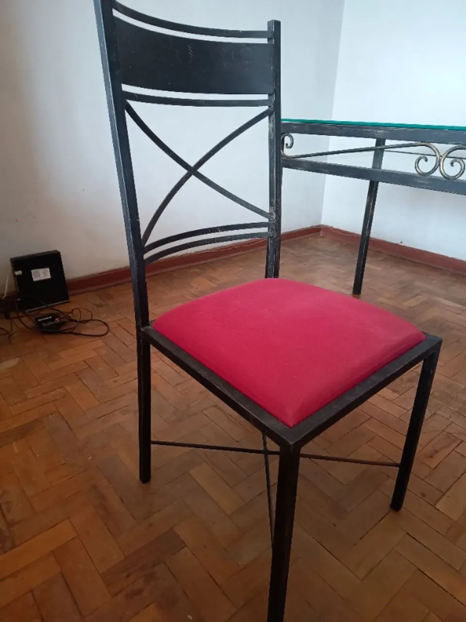 mesa de jantar clássica ferro com vidro duplo e três cadeiras - Foto 3