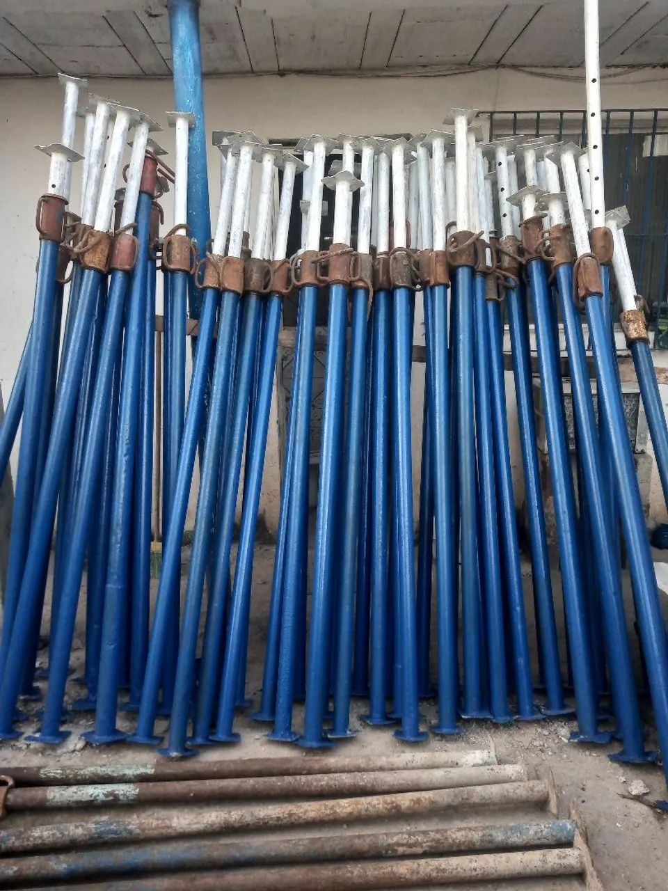 Laje com escoras 