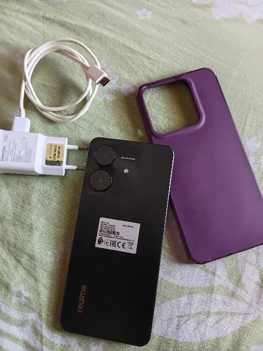 Vende-se celular com 8 meses de uso 400 mas informações *70