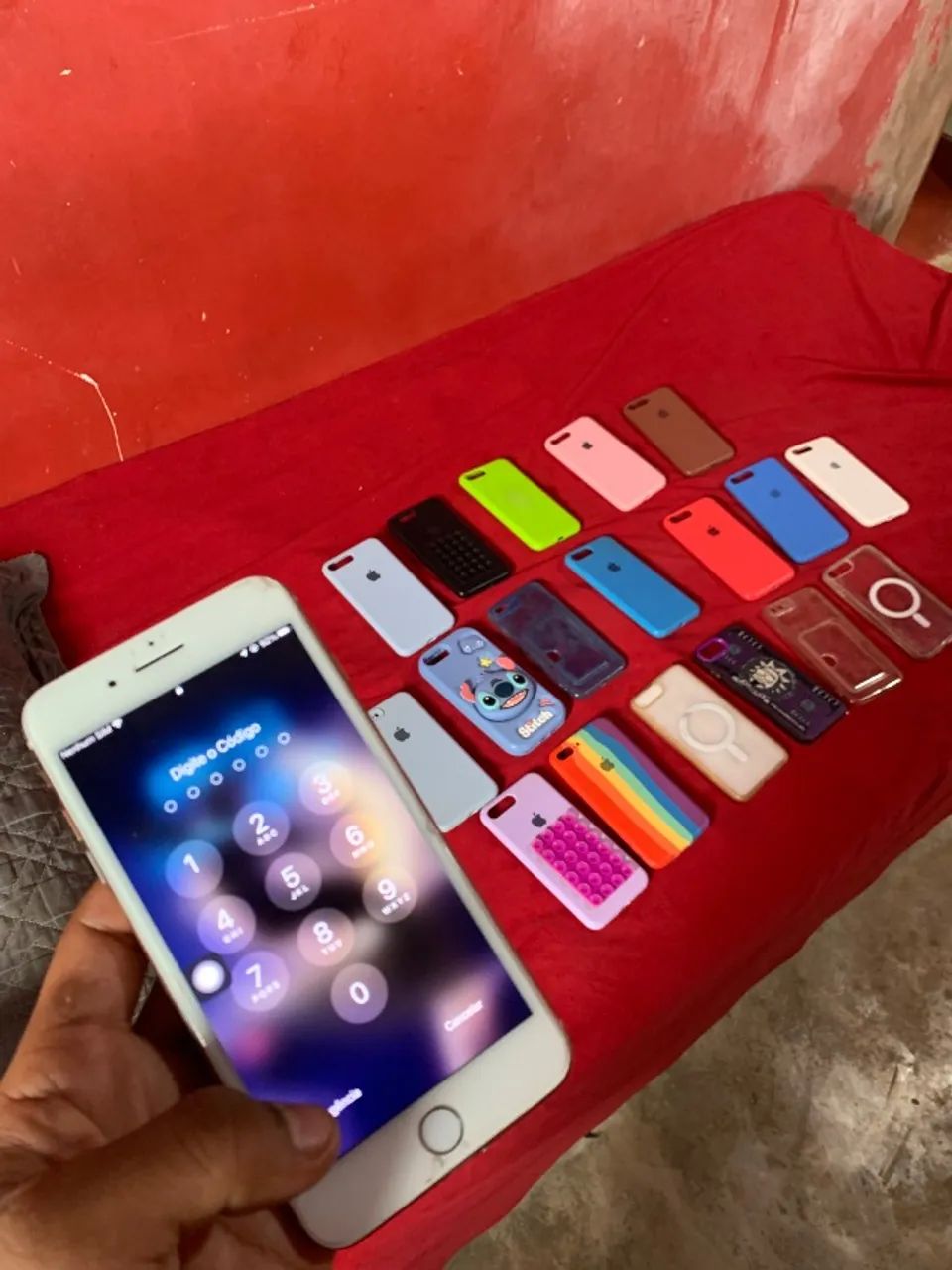 iPhone 8 Plus + 18 capinhas + 1 carregador  - Foto 3