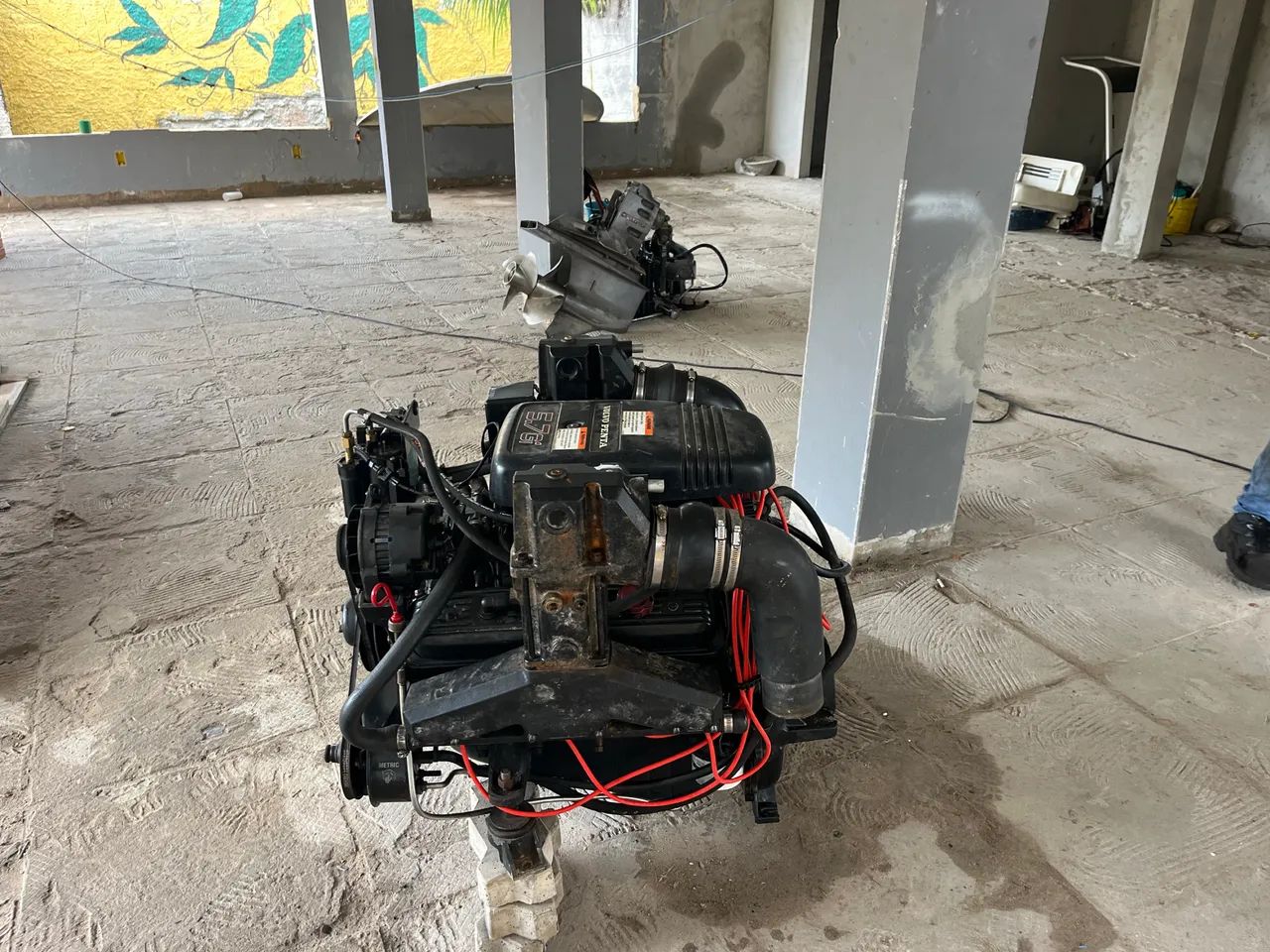 Motor Volvo Penta 5.7 GI EFI V8 - 270 HP Revisado  Rabeta Volvo Penta DP-S Duoprop 1.95:1 - Foto 7