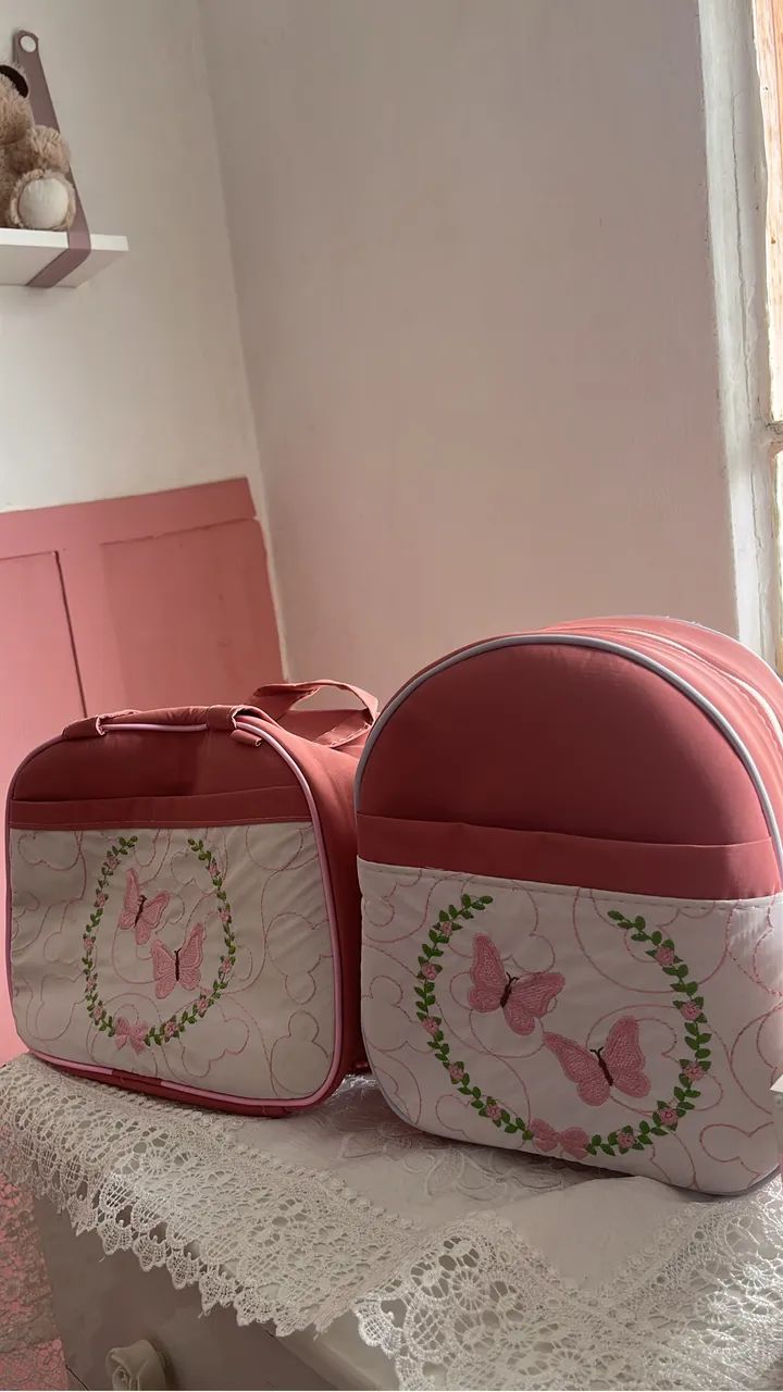 Vendo bolsa e lixeira