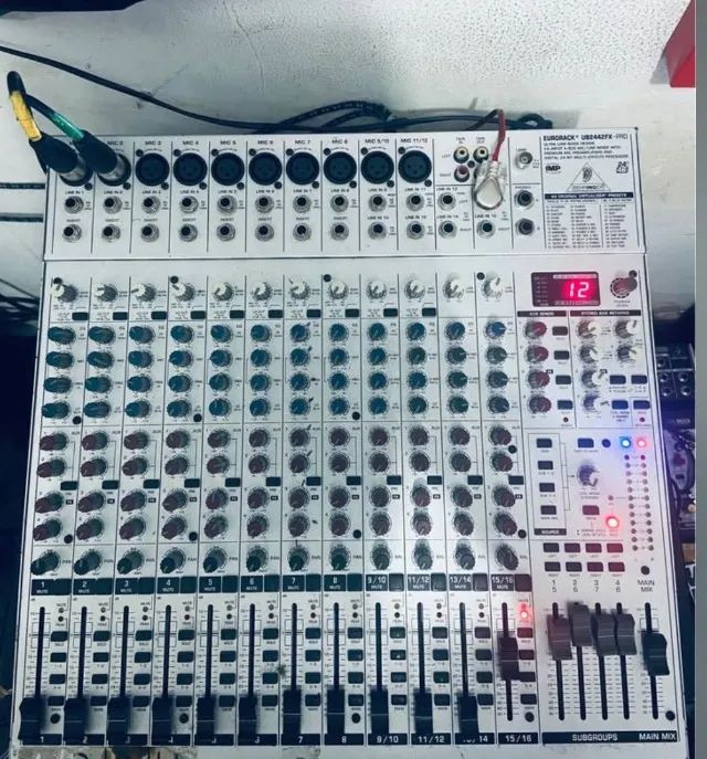 Mesa de som da Behringer UB2442fx pro - Foto 2
