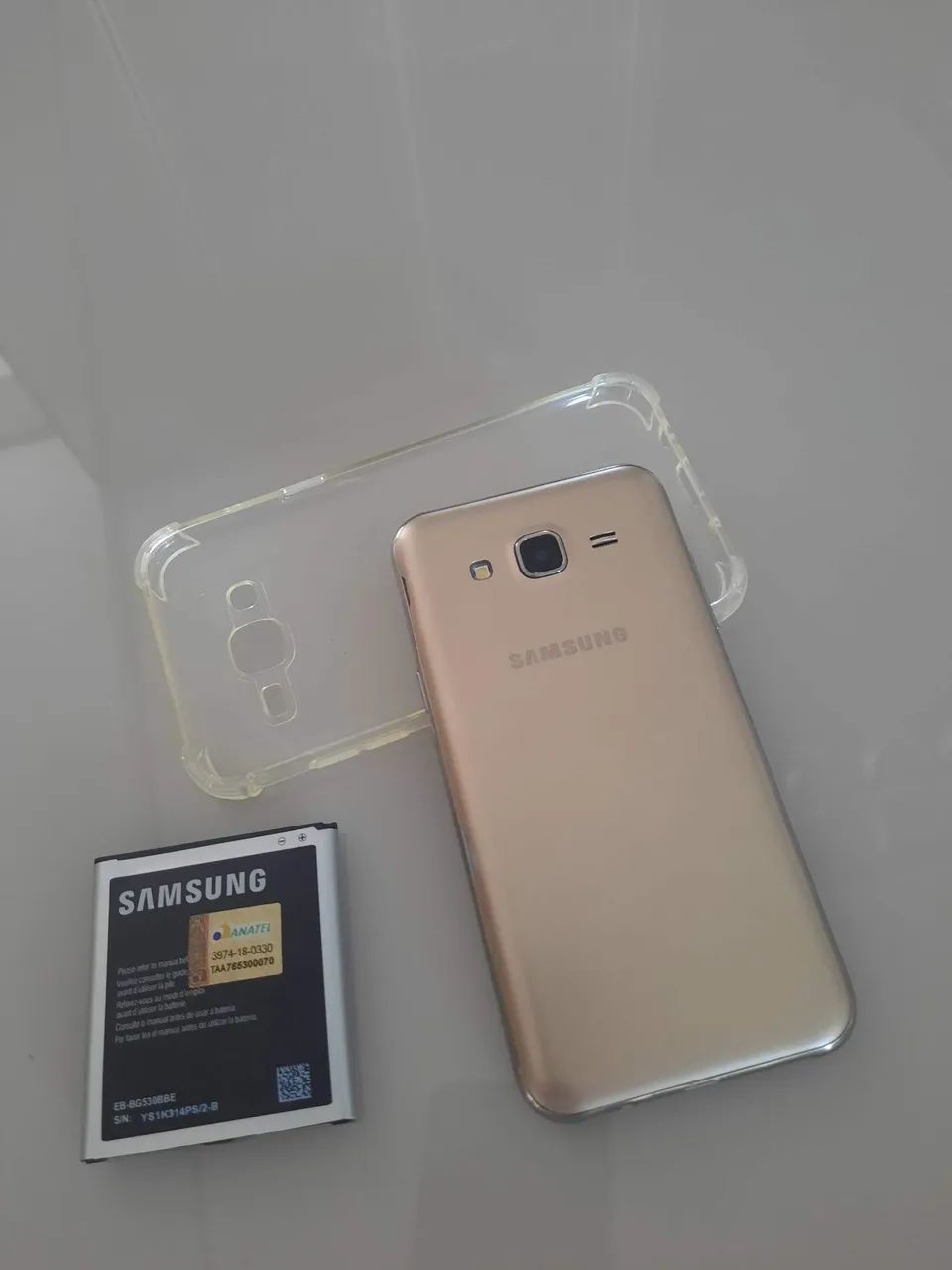 Vendo celular A50, dourado