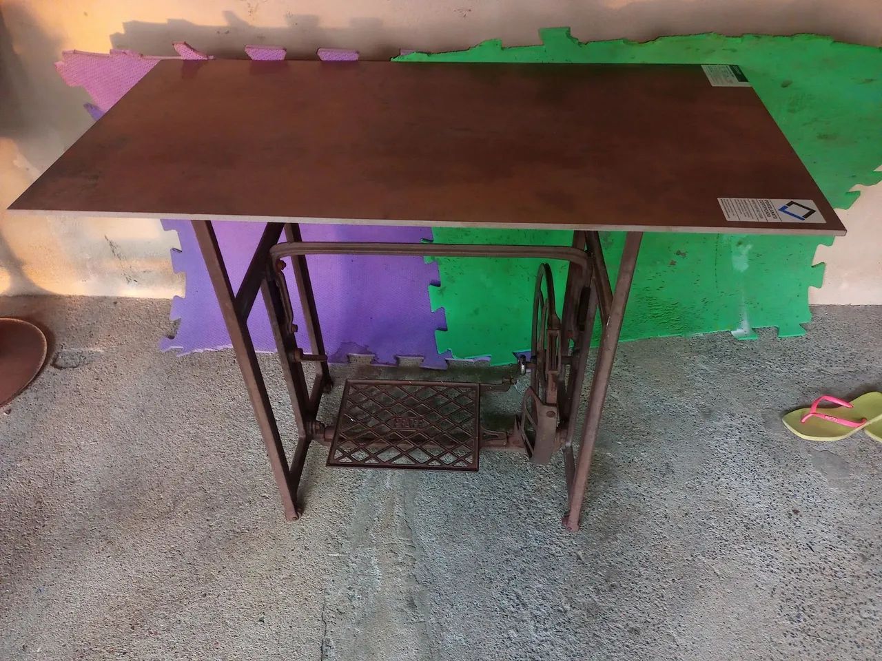 Mesa Pé de ferro antiga  - Foto 3