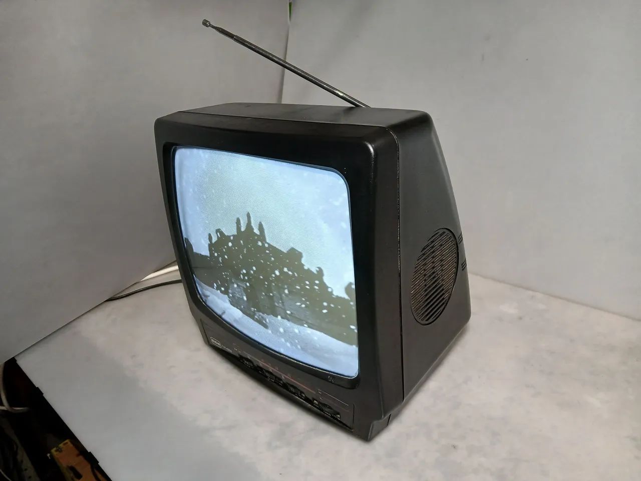 Tv Tubo CCE 12" Preto e Branco  - Foto 3