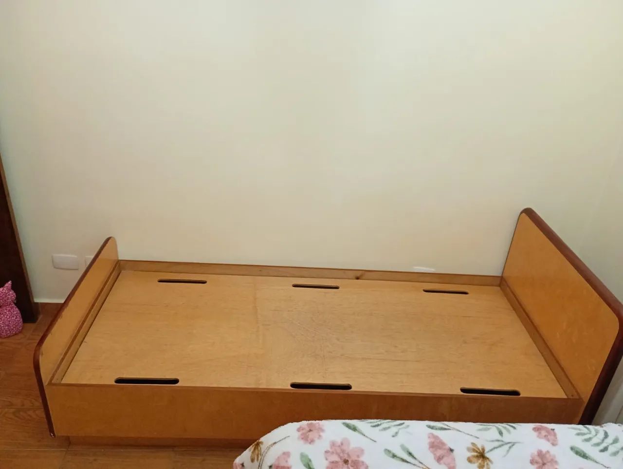 Cama de madeira, solteiro, com baú  - Foto 2