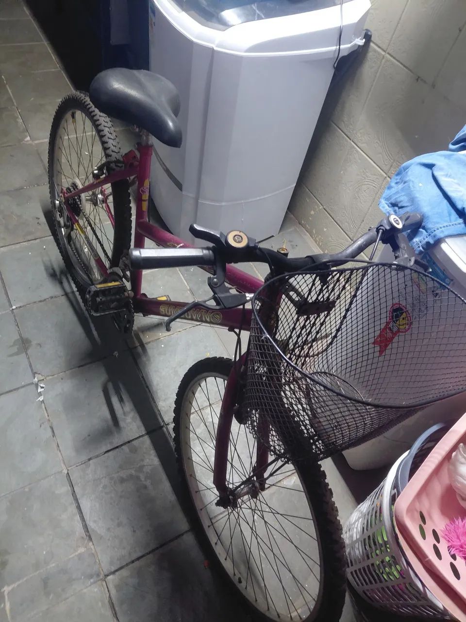 Vendo bicicleta rosa com cesta - Foto 3