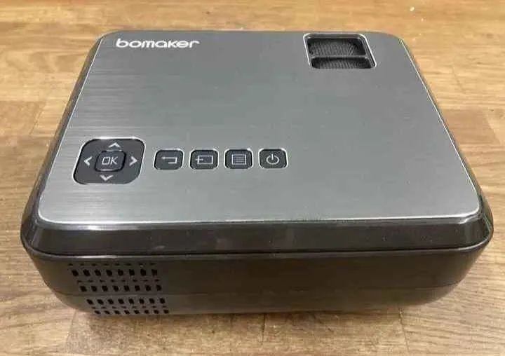 projetor LED portátil projetado para entretenimento doméstico. - Foto 3