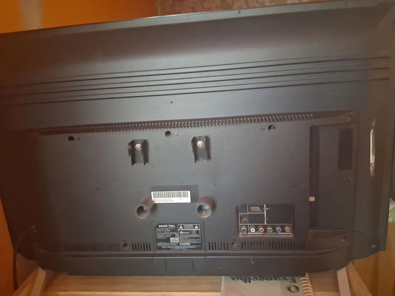 Tv tcl toshiba 32 polegadas. Ano 2018/19. Retirar n local. OBs: sem o controle.