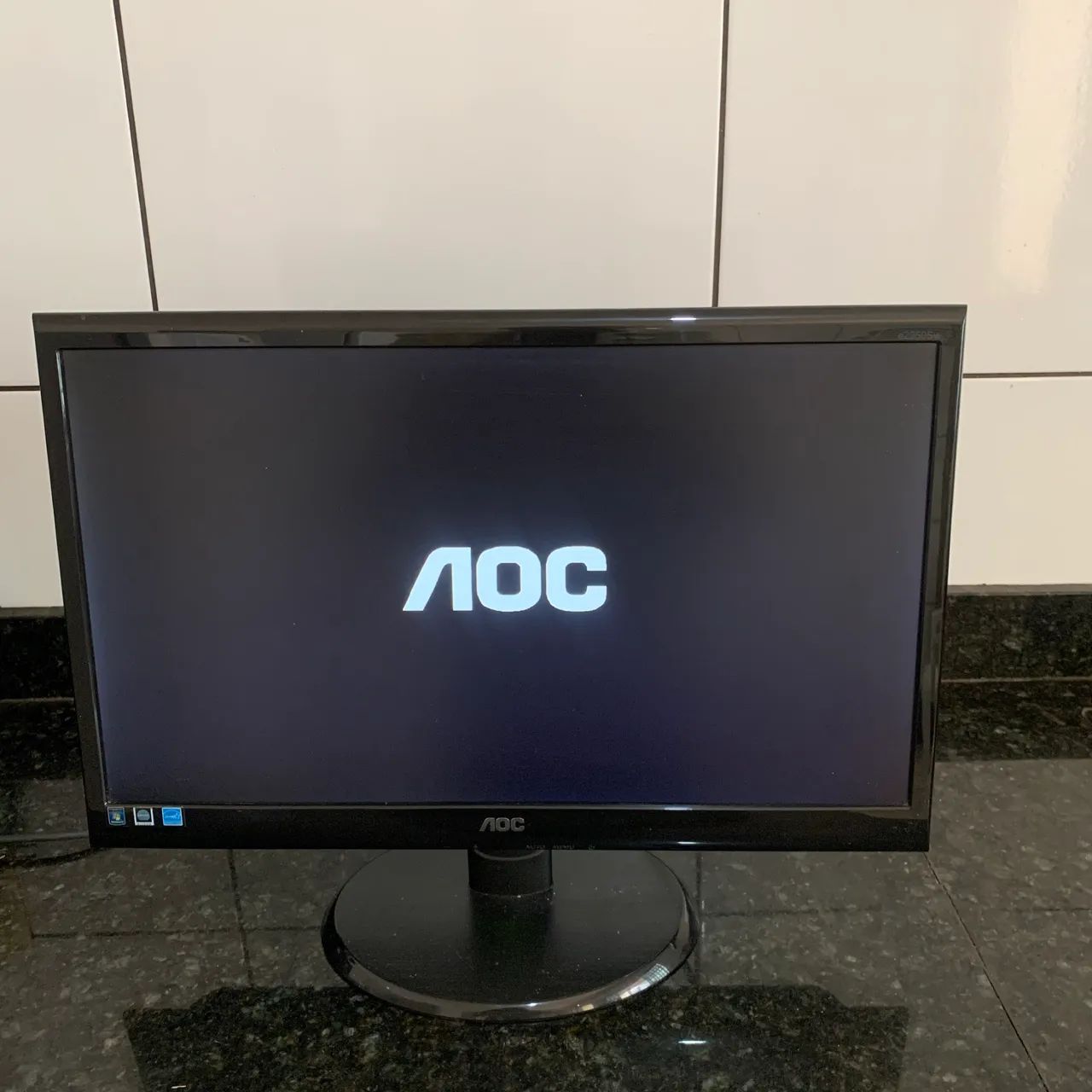 Monitor AOC 21.5" Full HD Bivolt - Excelente p/ PC, Trabalho e Estudos - Foto 2