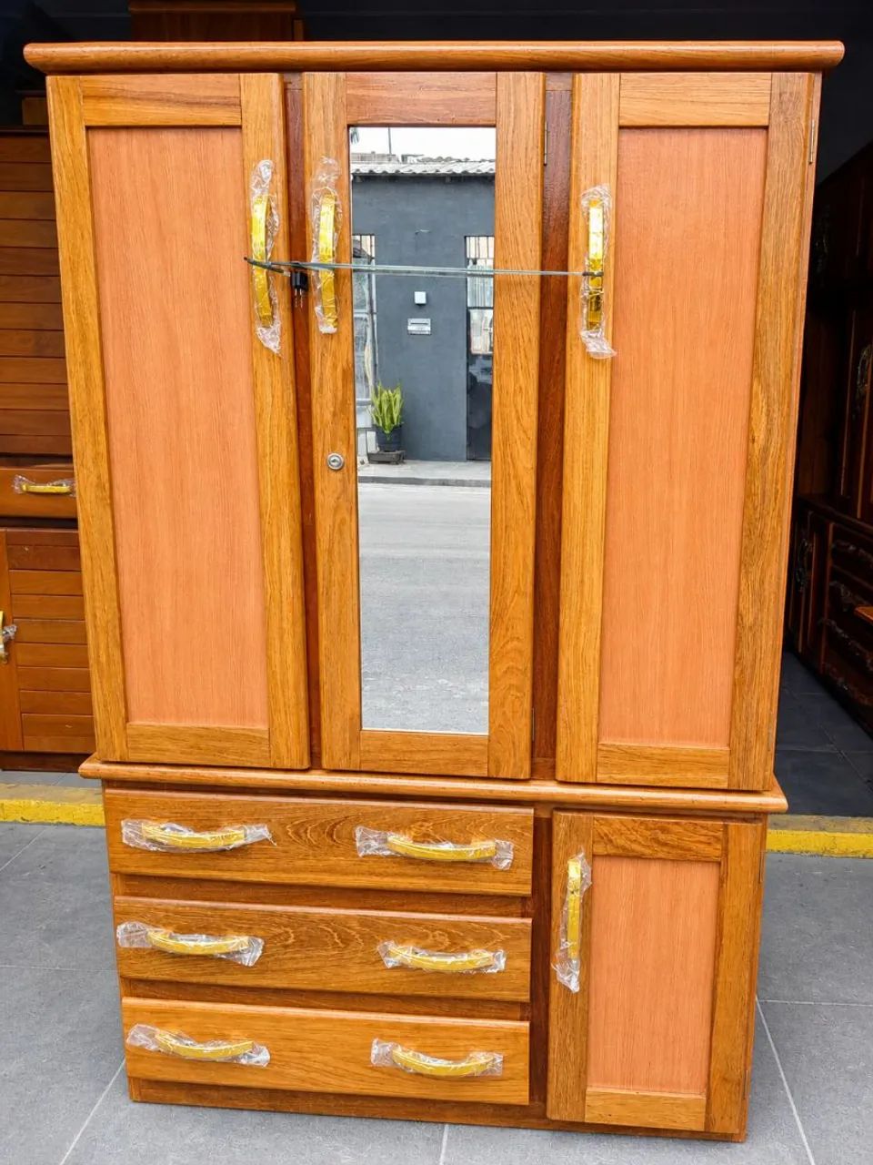 Roupeiro de 3 portas espelhado novo - Foto 2