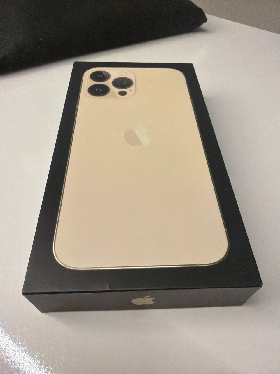 Caixa do iPhone pro max 13