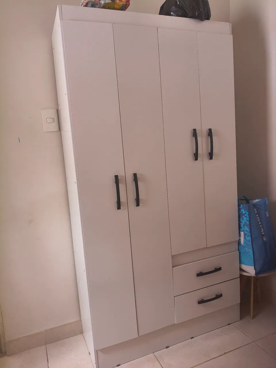 Guarda roupa 4 portas solteiro 
