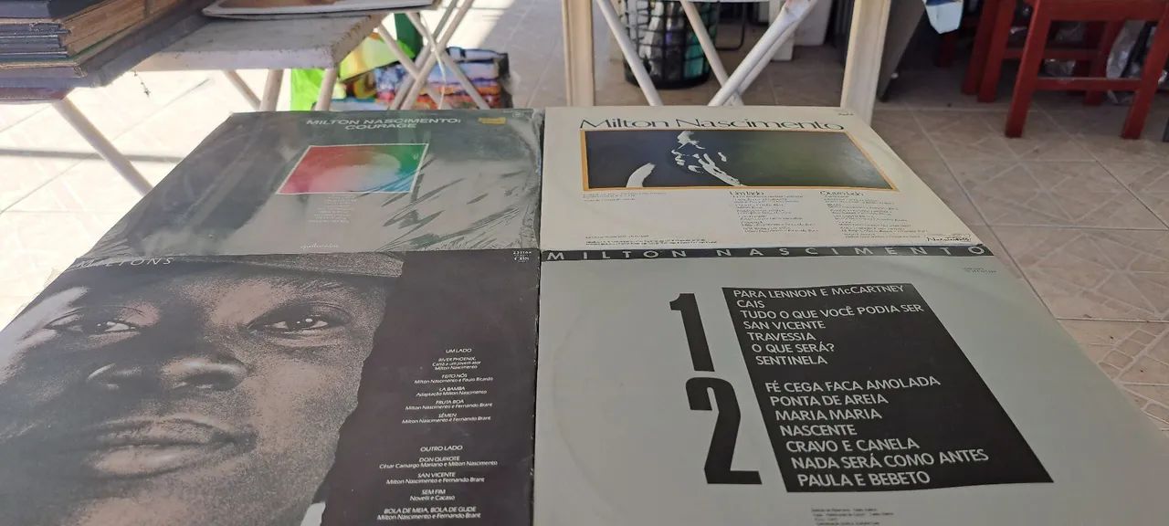 4 lps vinil  Milton nascimento perfeitos  100,00 cada.