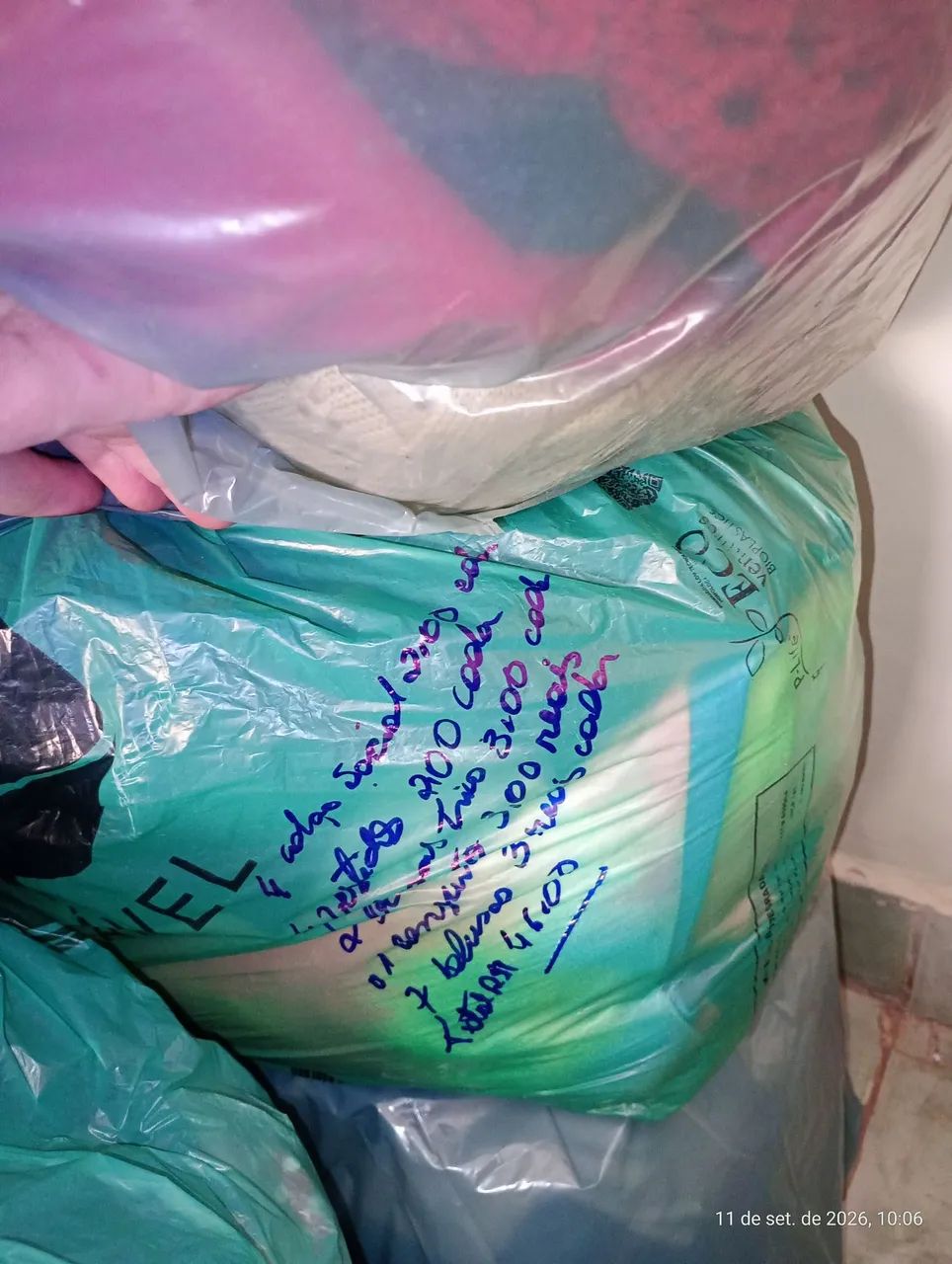Lote de roupa para brechó  - Foto 4