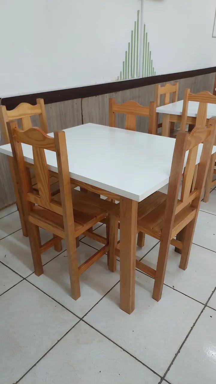 Mesa de Madeira com 4 cadeiras - Foto 3