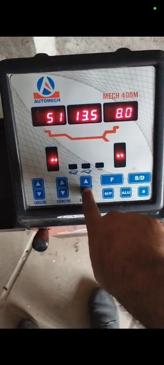 Balanceadora de pneus Automech ( balanceamento de roda)