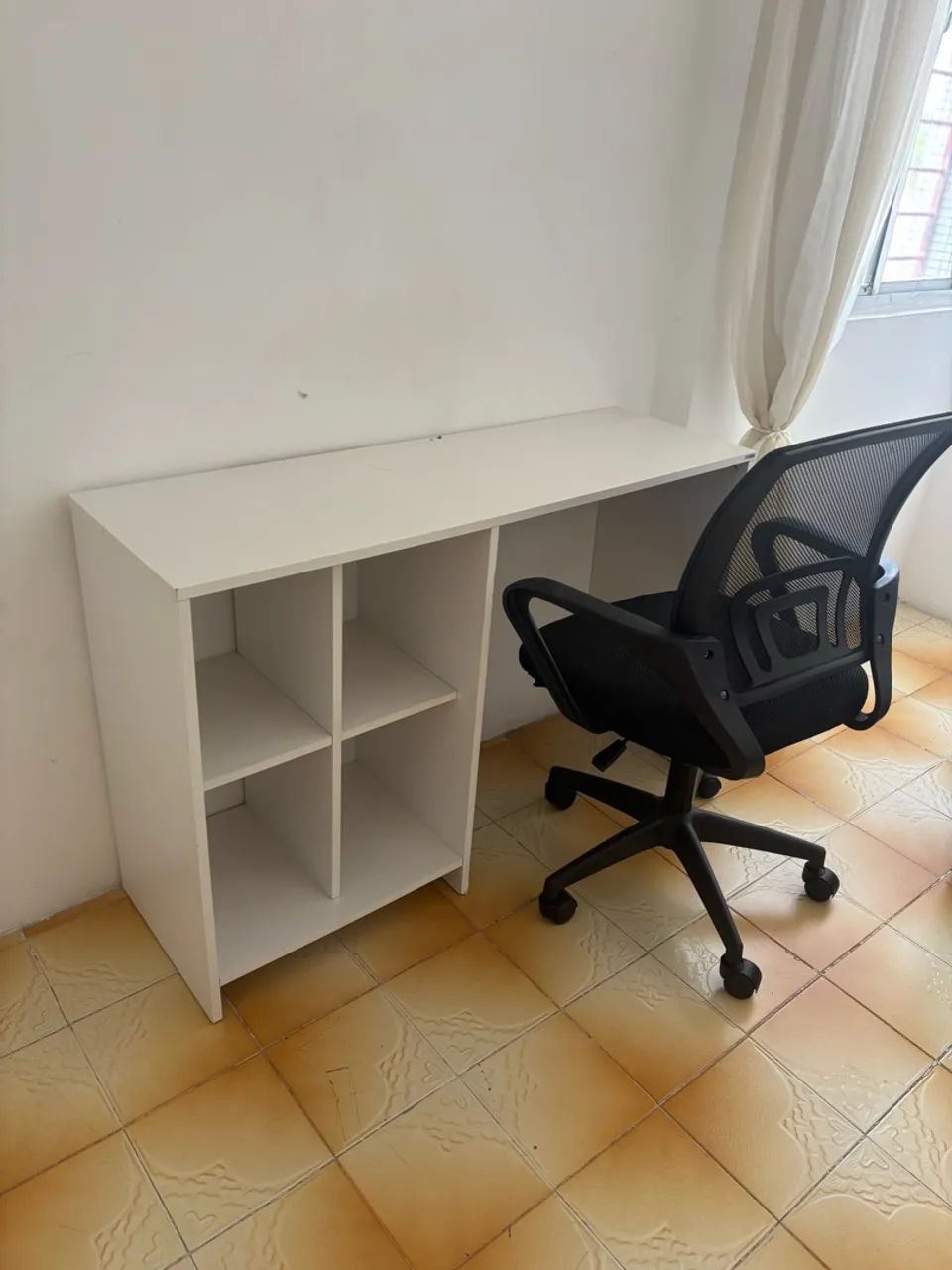 Escrivania e cadeira de escritório 