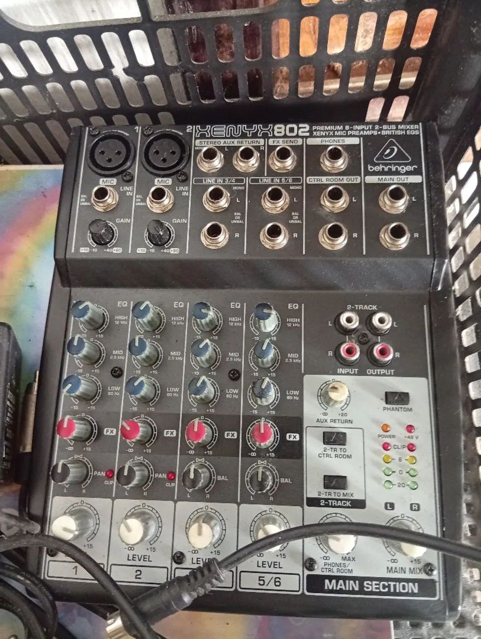 Mesa de Som Behringer 