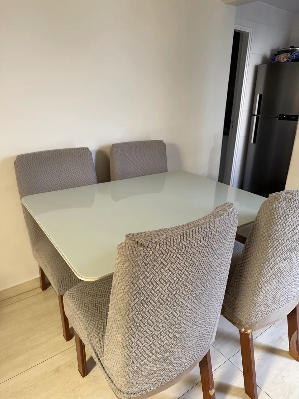 Jogo de mesa com 4 cadeiras  - Foto 3