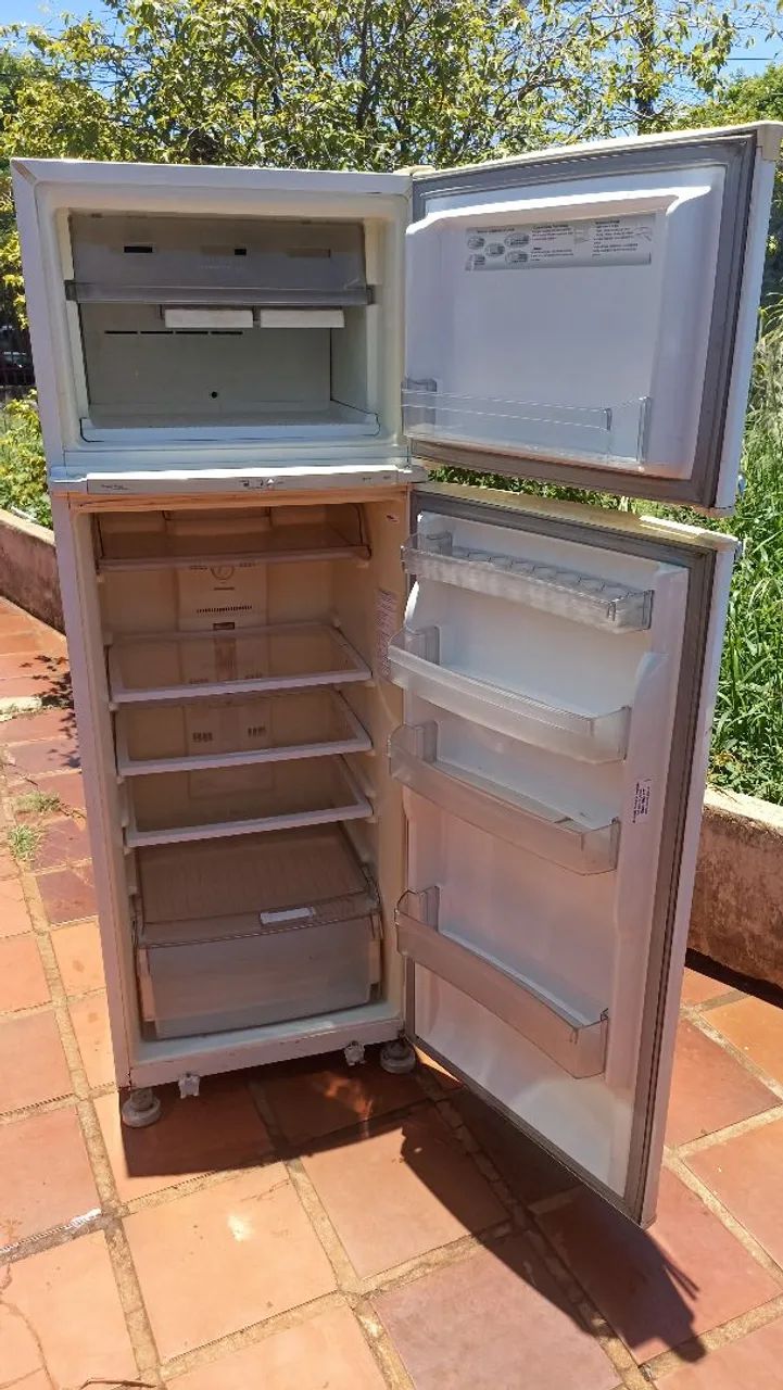 Geladeira Brastemp 340 litros Frost Free  - Foto 6