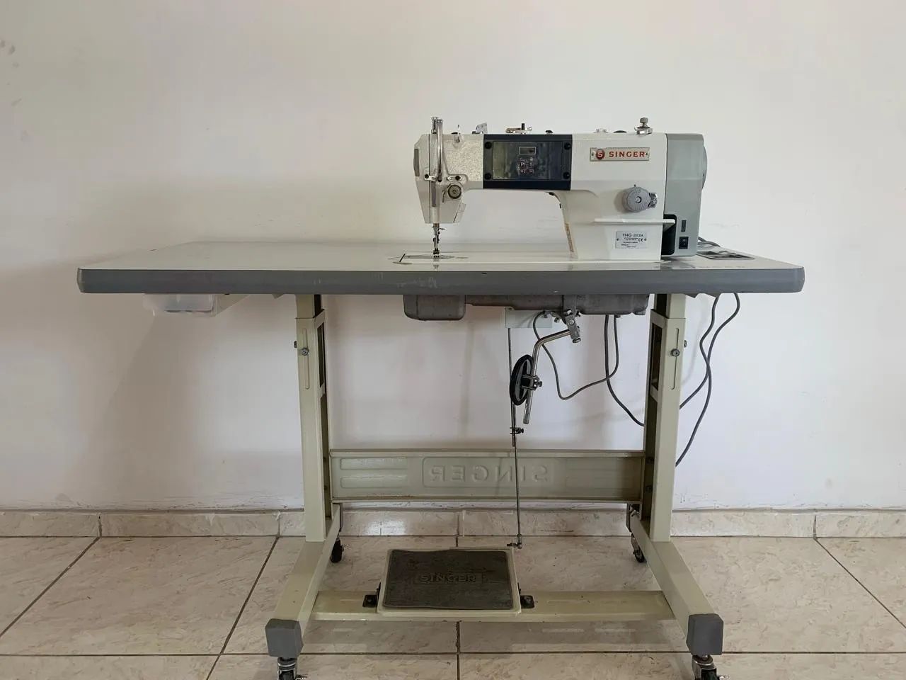 Máquina de costura profissional 