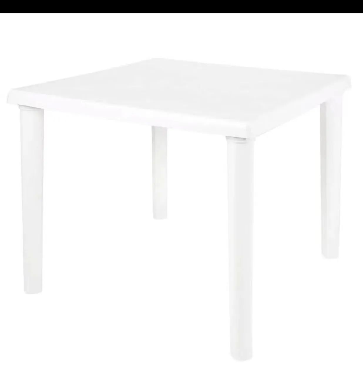 Mesa com 4 cadeiras de plástico 