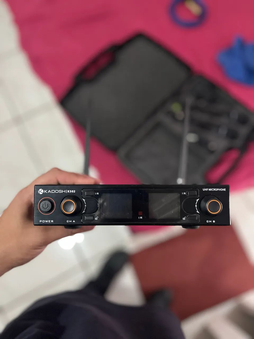 Microfone de Mão Duplo Sem Fio Kadosh K-502M Dinâmico - Foto 4