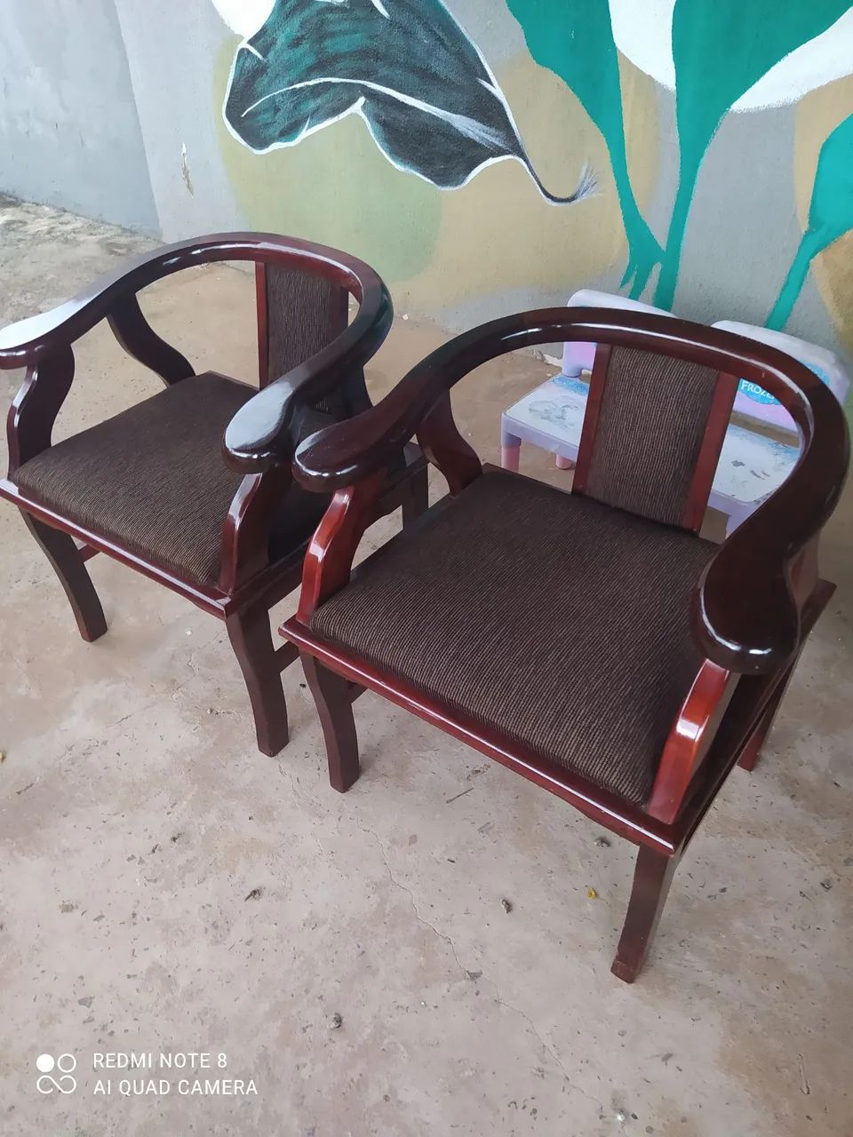 Poltronas antigas de madeira 