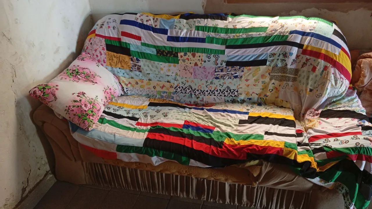 Sofá pra quem quiser reforma ou usa como está  - Foto 2