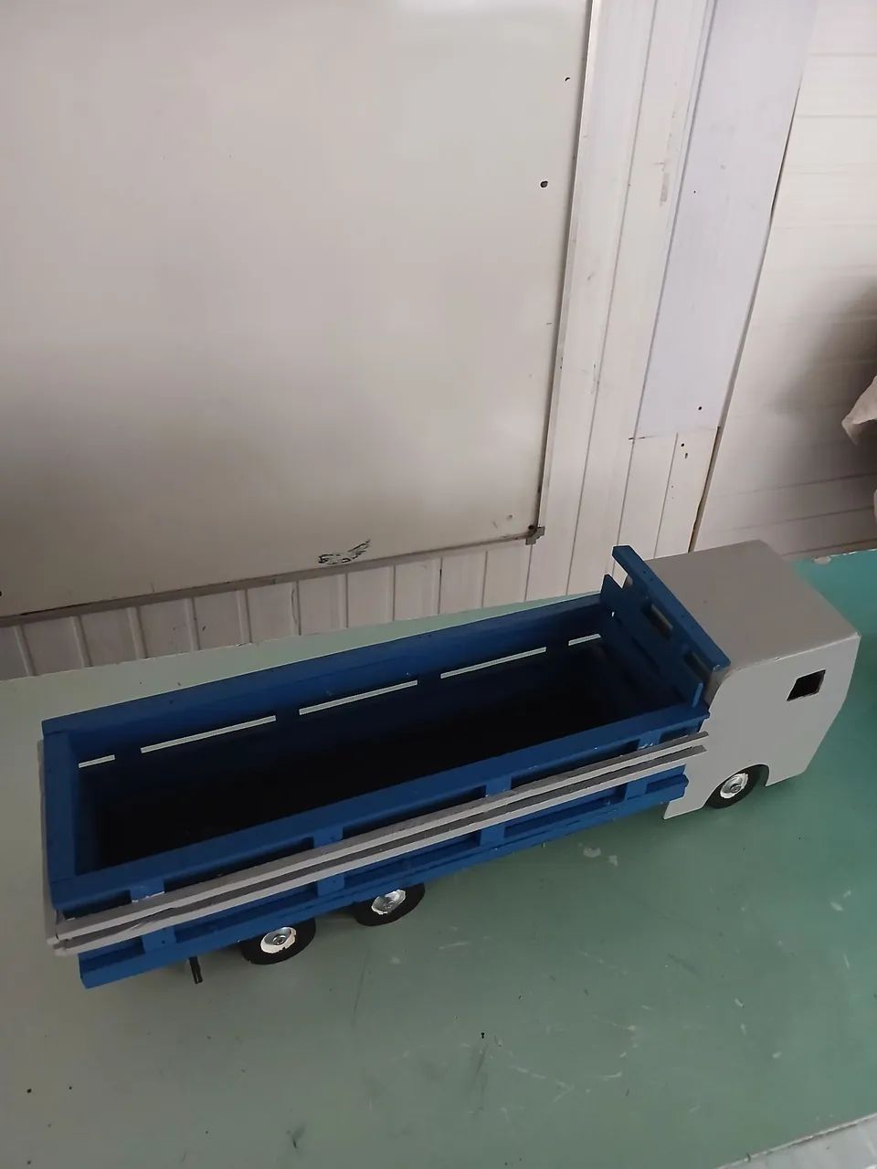 Caminhãozinho de brinquedo