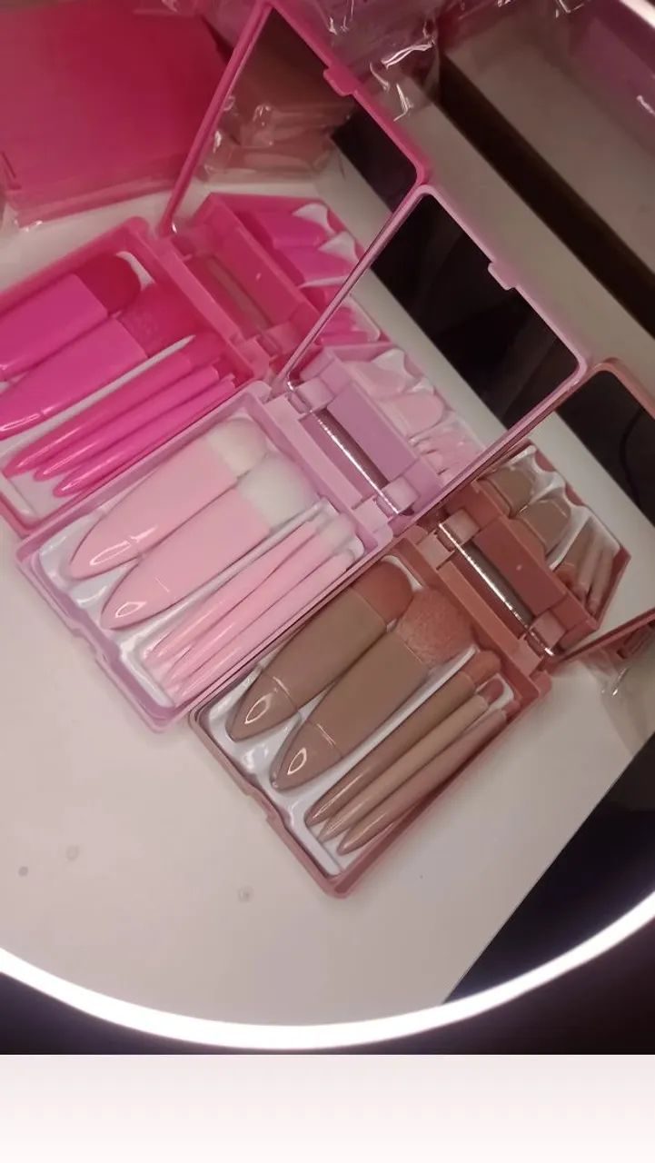 Vendo kit com 5 pincéis de maquiagem/espelho 