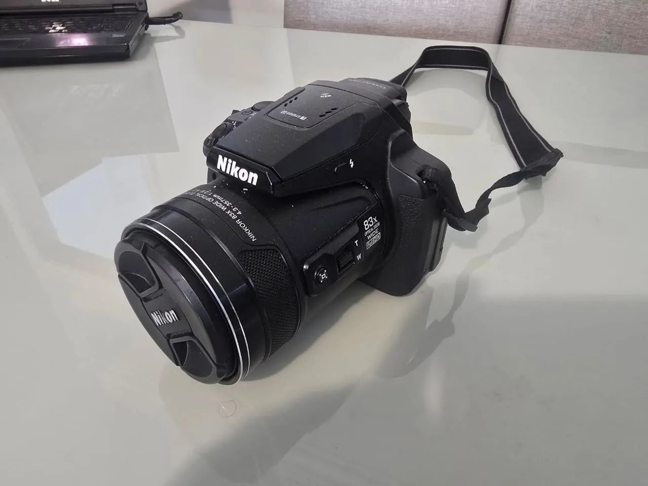 A Nikon COOLPIX P900 é uma câmera do tipo bridge/superzoom