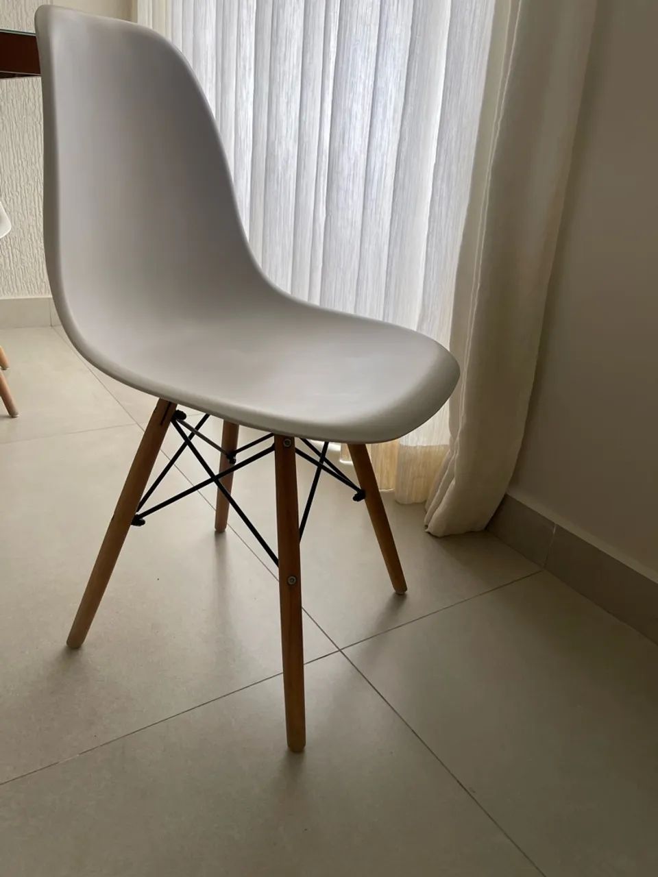 Vendo mesa com 4 cadeiras  - Foto 4