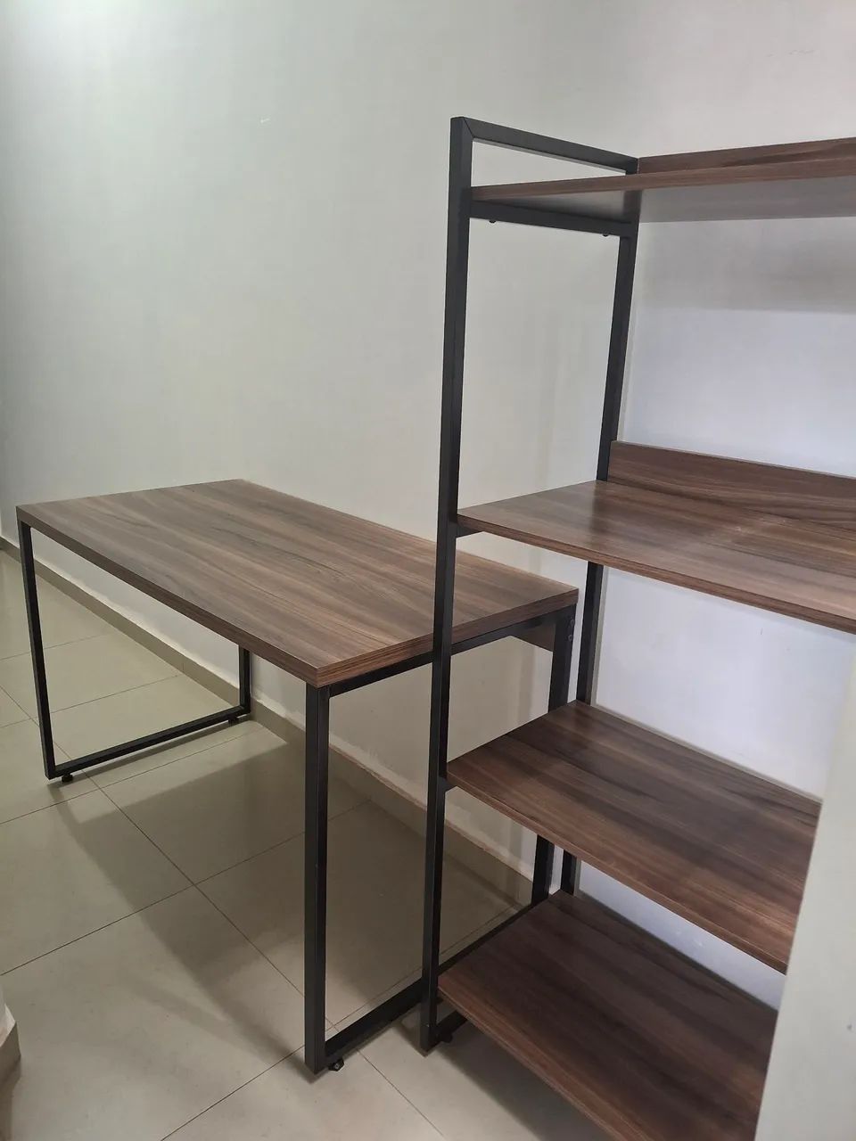 Conjunto de Escrivaninha + Estante - Foto 2