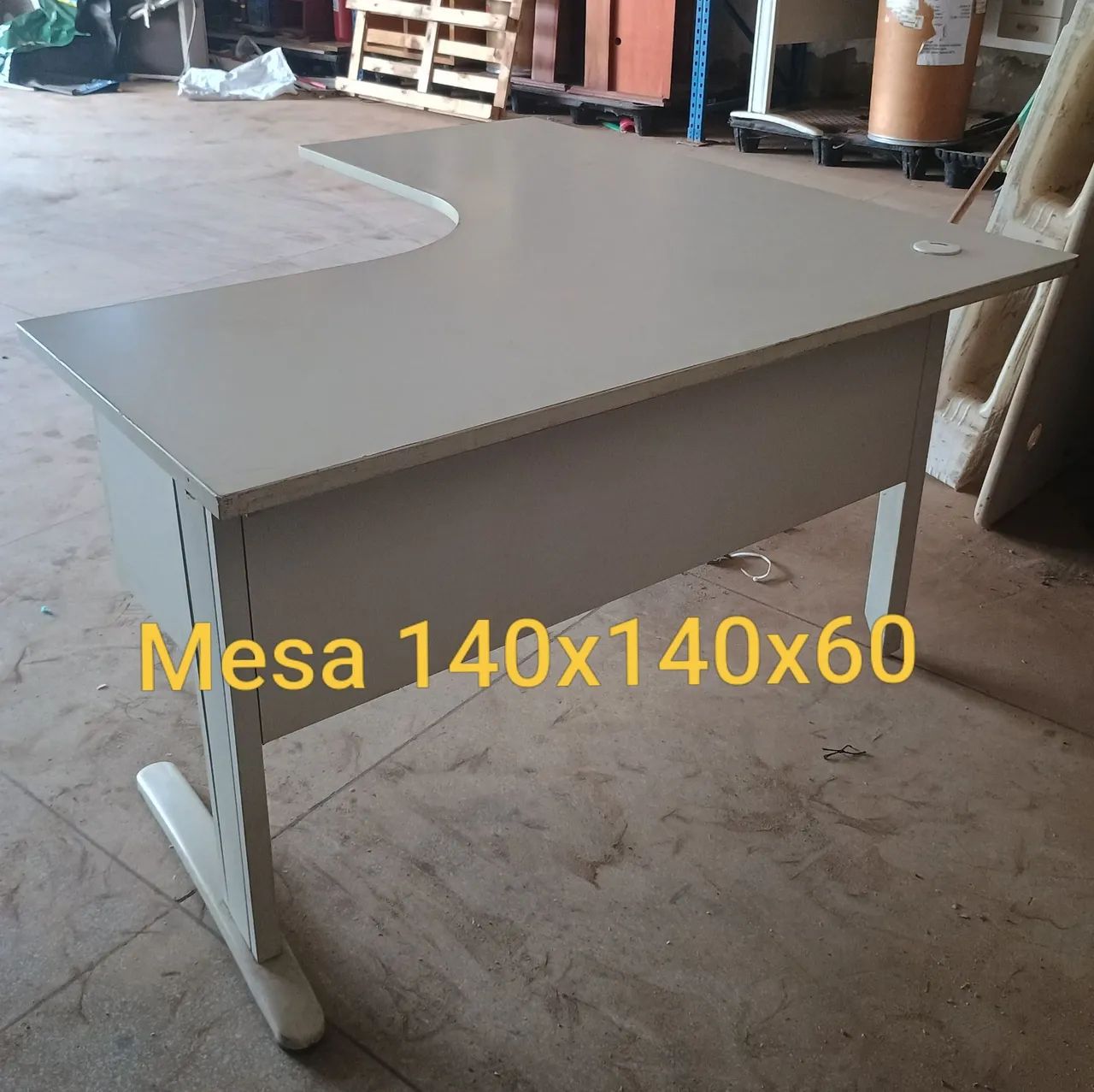 Mesa para escritório com gavetas