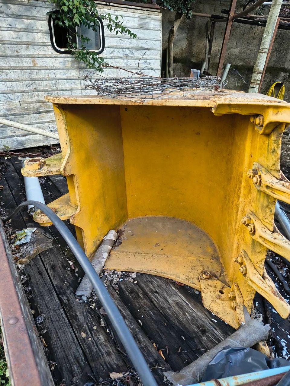 Caçamba para retroescavadeira barato para desocupar - Foto 3