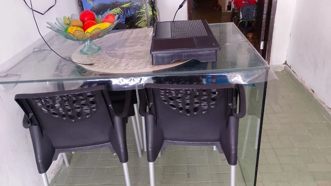 Mesa de vidro com 4 cadeiras venda 