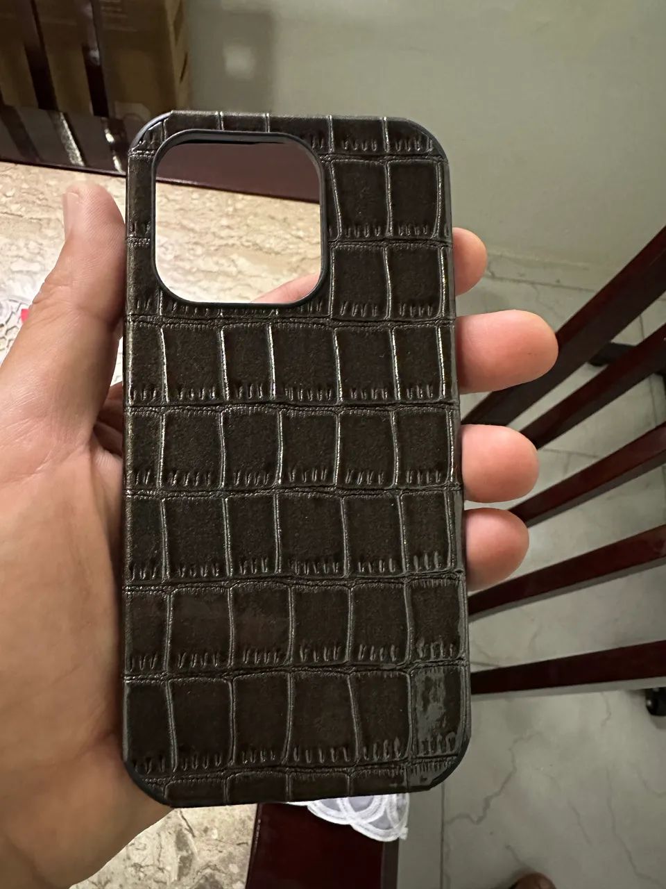 Kit 4 Capas Premium iPhone 13 - Estilo Couro e Crocodilo - Foto 4