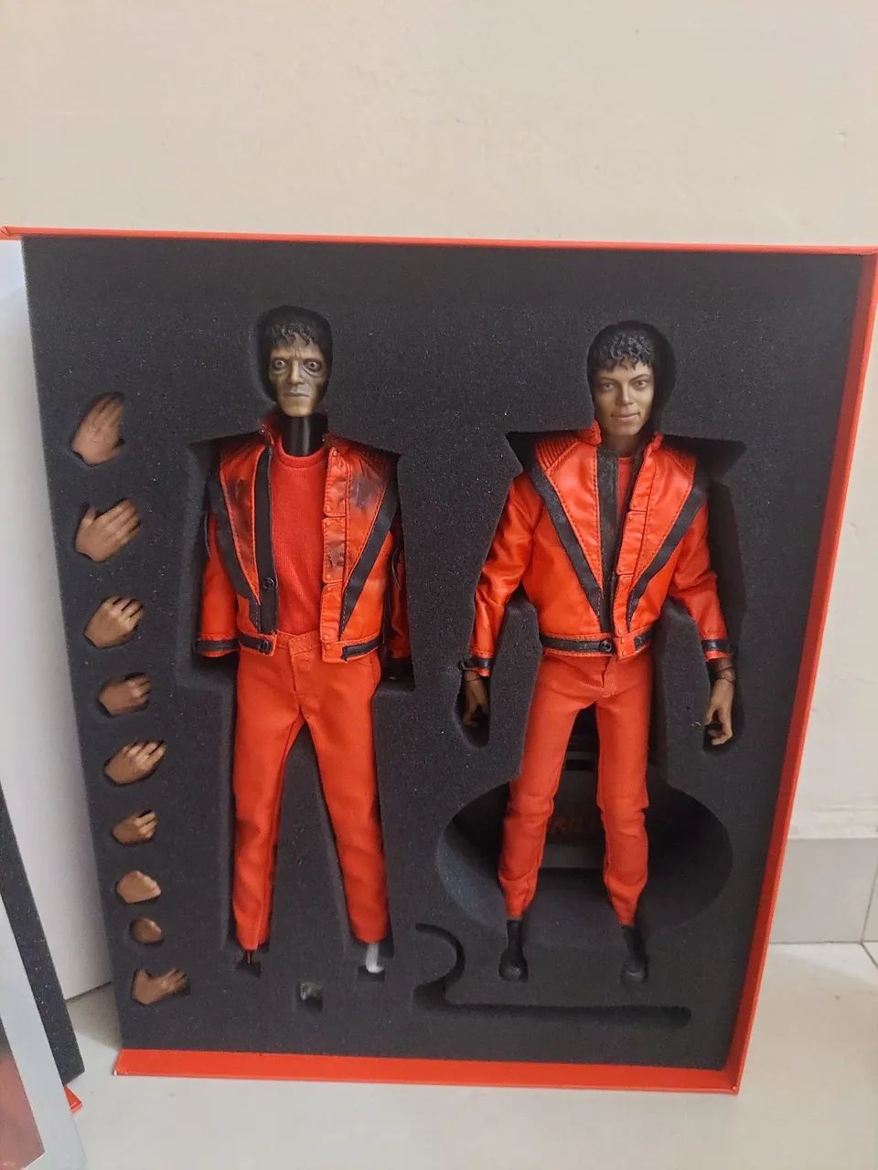Coleção Thriller Michael Jackson livro, boneco, figure 1984
